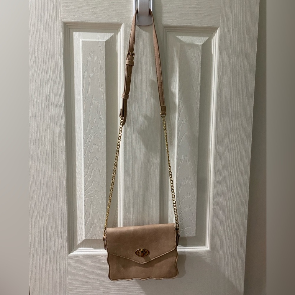 Moda Luxe Beige Crossbody Bag with Gold Chain